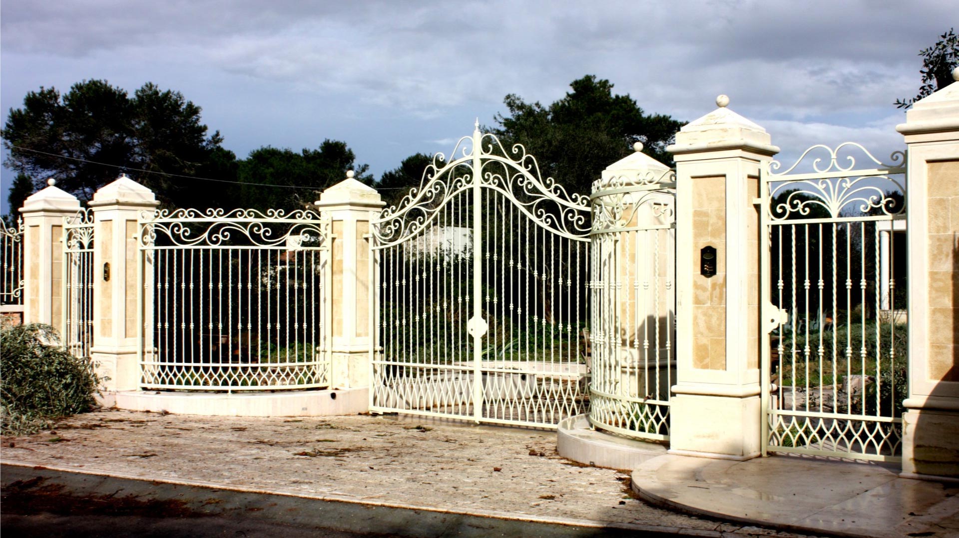 Cancello e recinzione in ferro battuto