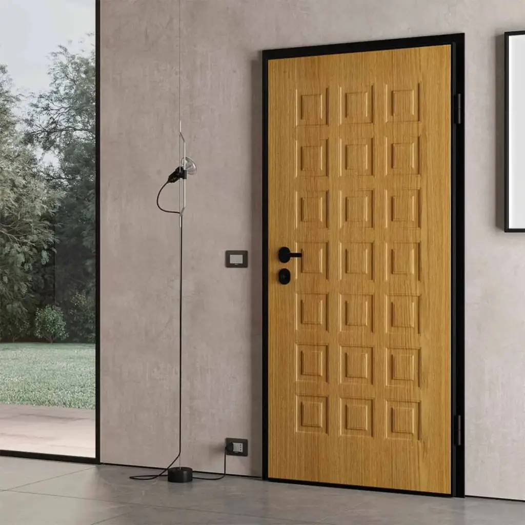 Porta blindata di design, color legno con rifiniture nere di Gardesa