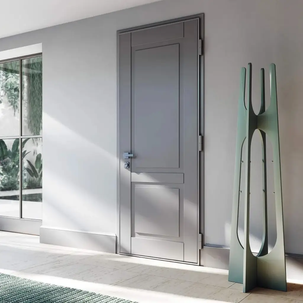 Porta da interno color grigio con rifiniture argento opaco dell'azienda Gardesa